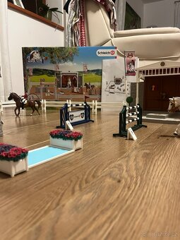 Schleich - velké parkurové závodiště - 4