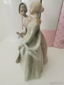 Dve dámy s klobúkmi Royal Dux - 4