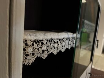 Starobylá zachovalá kredenc - 4