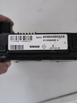 Renault pojistková skříňka UPC - 4