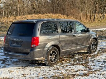 Dodge Grand Caravan - 4