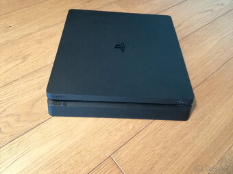 PS 4 slim - 4