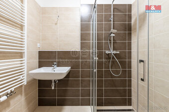 Pronájem bytu 2+kk, 61 m²,ul. A. Petrofa, Hradec Králové - 4