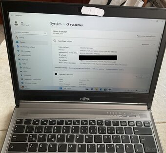 Fujitsu Lifebook E736 - 4