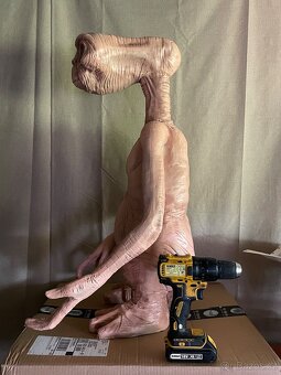 Lifesize figurína E.T. Extra Terrestrials - 4