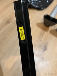 BMW F30 levá lišta dveří - 4