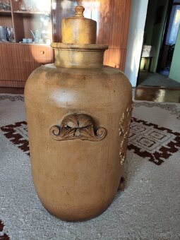 Vzácná hliněná nádoba na víno o objemu cca 60l - 4