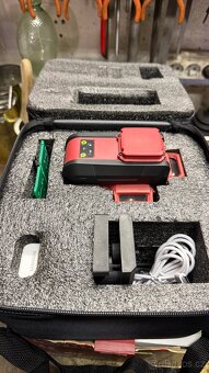 Křížový samonivelační laser Fortum 3D - 4