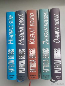 Série Mercedes Thompsonová knihy Patricia Briggs - 4