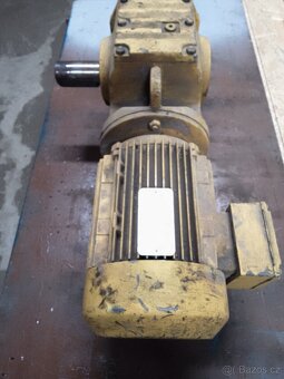 Elektromotor s převodovkou - 4