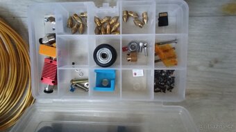 3D tiskárna Creality Ender 3v2 + nahradni dily + filamenty - 4