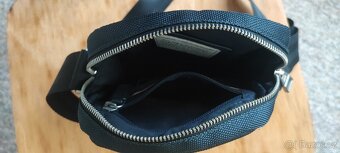 Stylová pánská crossbody taška Tommy Hilfiger - 4