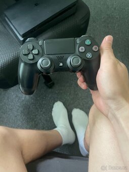 Playstation 4 Slim - 4