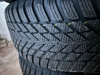 Zimni kola na Mercedes C-class w205 225/50R17 - 4