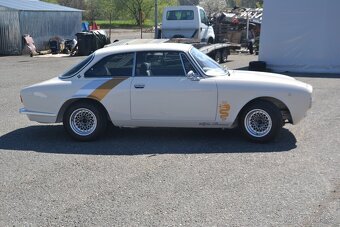 Alfa Romeo GT Junior 1600 GT coupe - 4