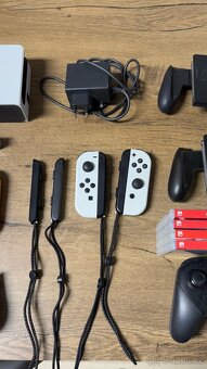 Nintendo Switch OLED s příslušenstvím - 4
