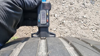 Letní pneu 235/40/19 Hankook - 4