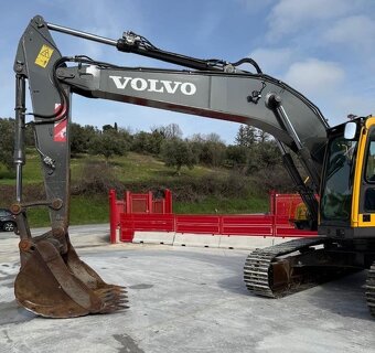 Pásový bagr VOLVO EC 210RNLC - 4