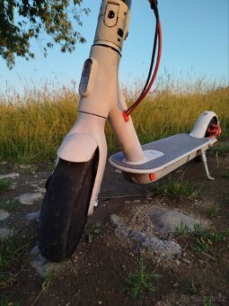 Xiaomi Mi Electric Scooter 3 – skvělý stav, 25 km dojezd - 4