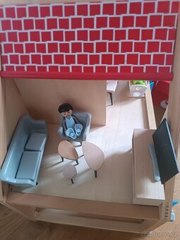 Dřevěný domeček + dřevěný nábytek+příslušenství - 4