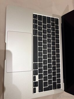MacBook Air 13" M2 CZ 2022 Hvězdně bílý - 4