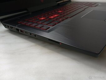 HP omen 17 herní obr 17.3 Full HD 24g DDR 4 - 4