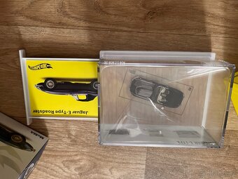 Hot Wheels x MoMA Jaguar E-Type Roadster - 4