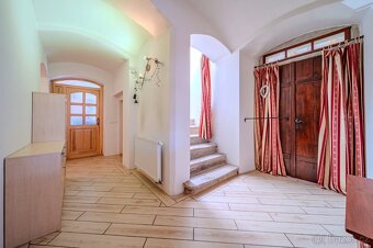 Jedinečná rodinná usedlost s krásným pozemkem 5.595m - 4