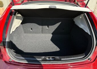 Volvo V40 Cross Country Momentum,1596 cm3, 132kW - 4