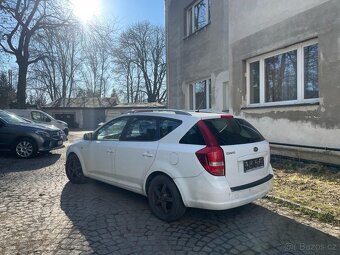 Prodám veškeré náhradní díly z KIA Ceed kombi 1,6 crdi 85kW - 4