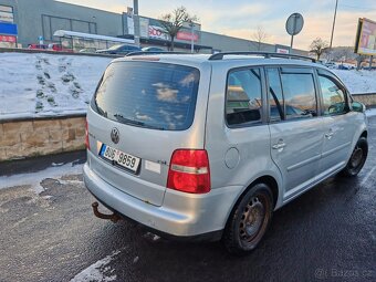 Volkswagen Touran 1.6 FSI. Rodinný tank - 4