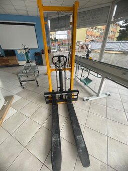 Vysokozdvižný vozík 2000kg 1600mm s posuvnými vidlemi SYC201 - 4