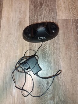 Nabíječka na ovladače PS4 - 4