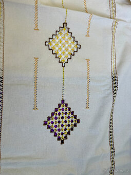 Ručně vyšívaný velký ubrus 156 x 129 cm - 4