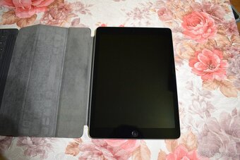 Apple iPad Pro 9.7-inch - A1673, (Wi-Fi Only), 32GB, (8) - 4