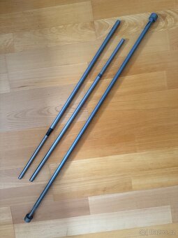 IKEA garnýže a konzole na závěsy RACKA HUGA BETYDLIG - 4