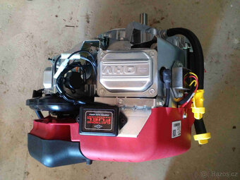 Dvouválcový motor Briggs Stratton Intek 7220 22 HP - 4