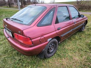 Escort HB 1.6 16V 1998 vínový - 4