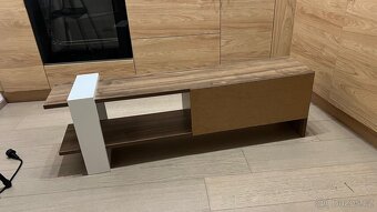 Tv stolek ve skvělém stavu - 4