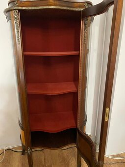 Vitrína - 4