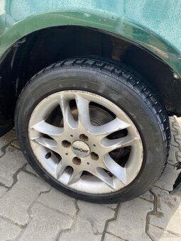 Yaris - 4