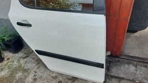 Škoda Fabia II hatchback zadní dveře L+P barva 1026 - 4