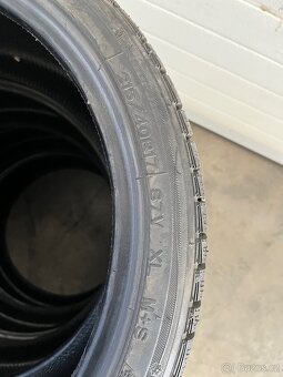 215/40R17 - 4