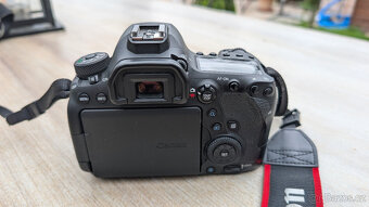 Canon EOS 6D mark II - 4