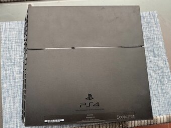 PlayStation 4 - 4