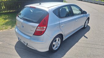Hyundai i30 1,4 16v 80kw najeto 76000km - 4