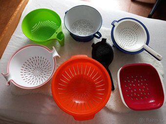 Kuchyňské cedníky 7 ks - různé ceny, i Tupperware - 4