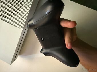 Xbox One + ovladač - 4