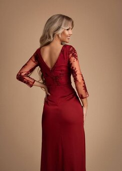 Nádherné, vínové šaty s dlouhým rukávem. - 4