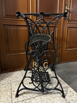 Litinové podstavce ze šicích strojů - 4